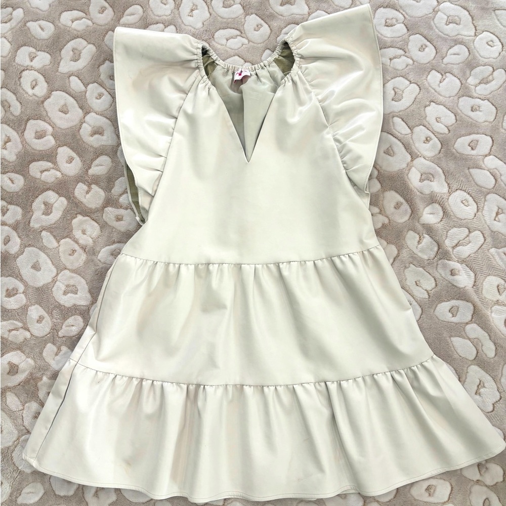 Ronnie Ruffle Sleeve
Short Dress - Powder -
S / White / Solids